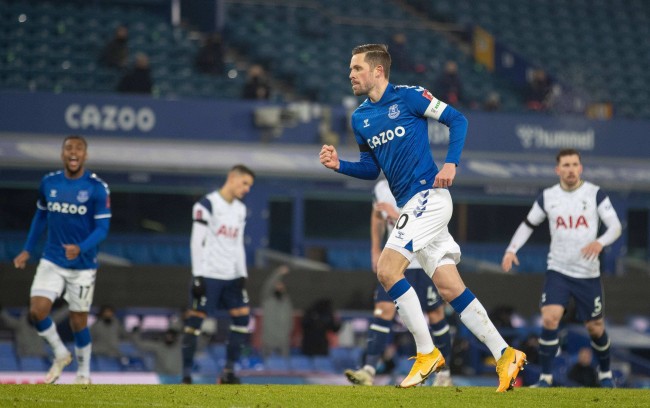 衷于挖掘和 衷于挖掘和